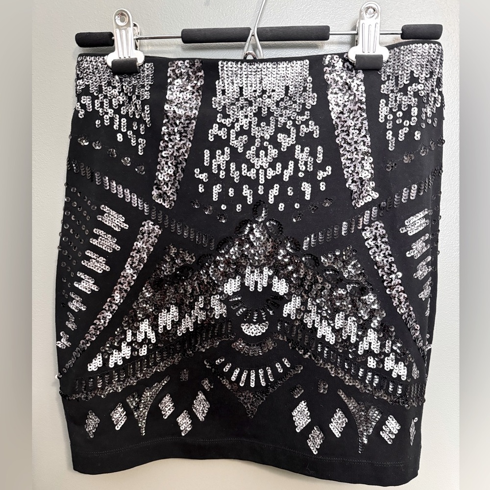 Fun and chic sequin tribal pattern mini skirt. NWT